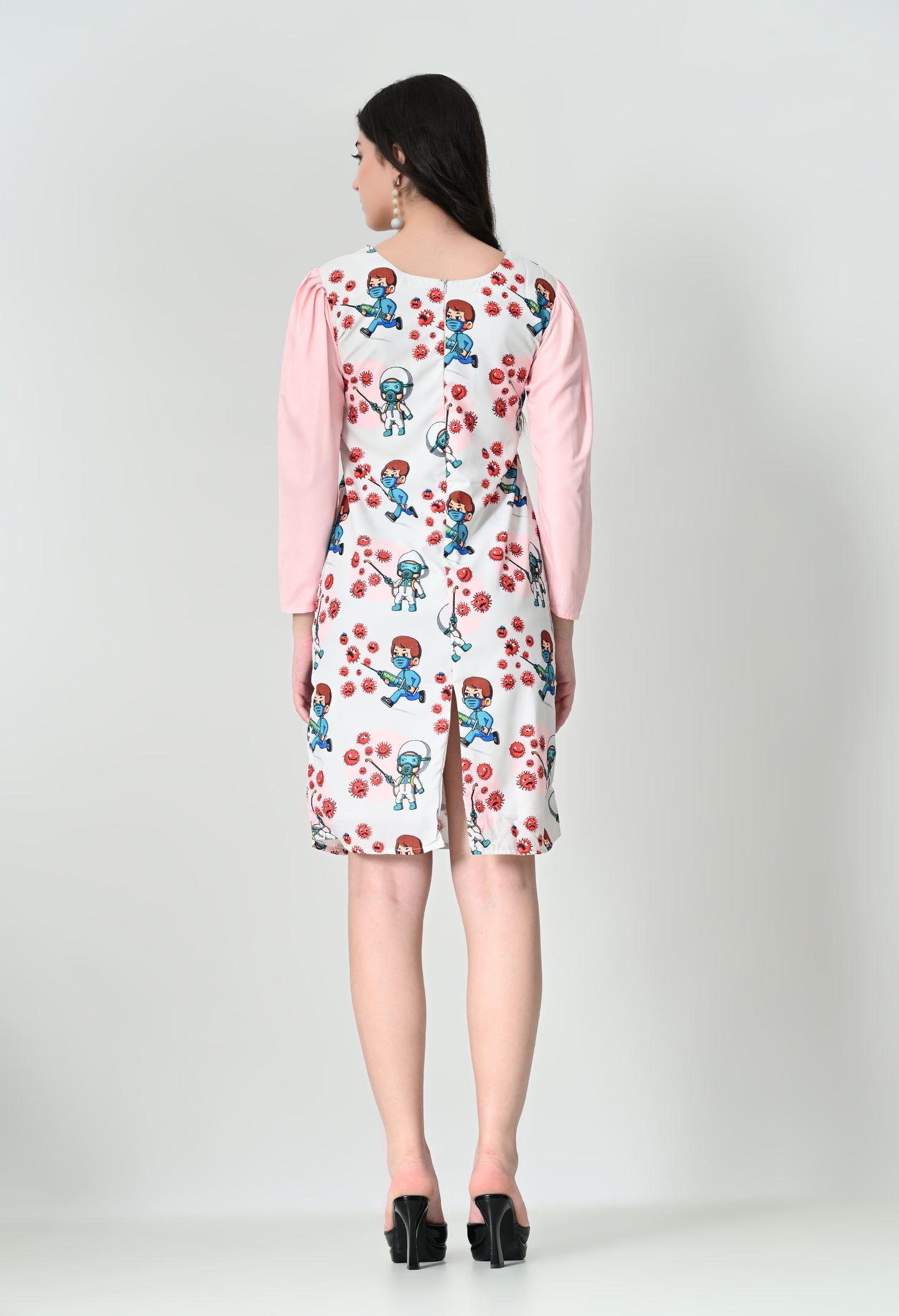 Floral and Fauna Print Midi Dress in Crepe Fabric