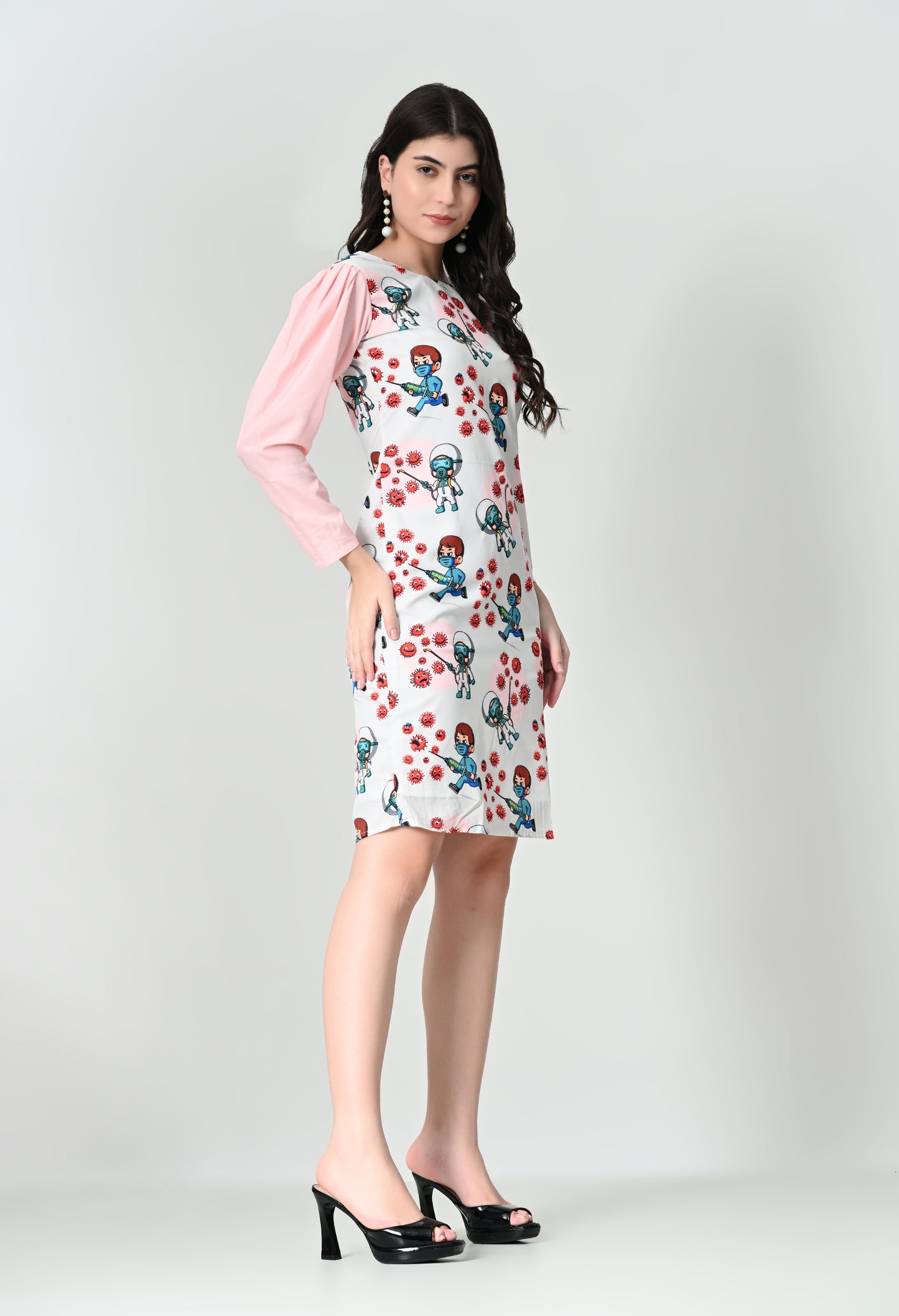 Floral and Fauna Print Midi Dress in Crepe Fabric
